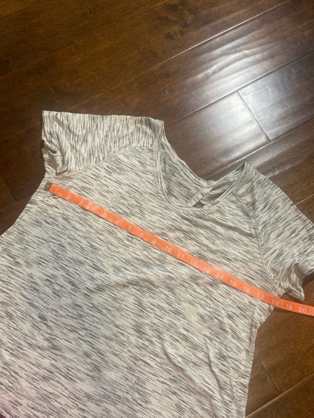 Lululemon open back/tie knot space gray color size 4 - Picture 4 of 5